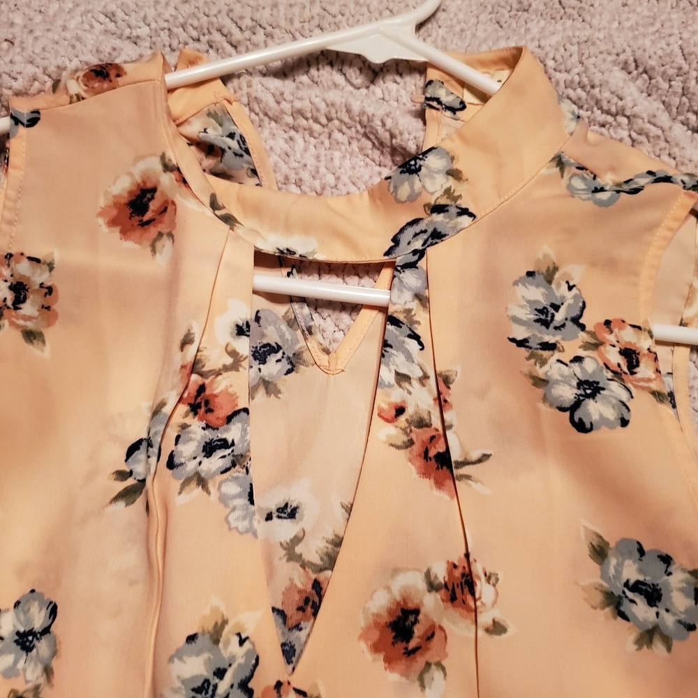 Blouse - Picture 2 of 3